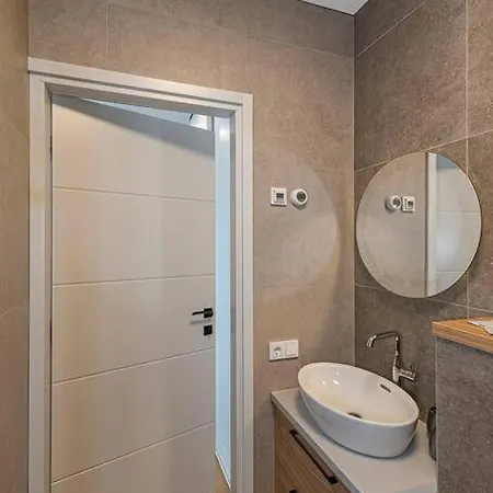 Comfortable 1 Bd Old Town By Hostlovers Apartment *